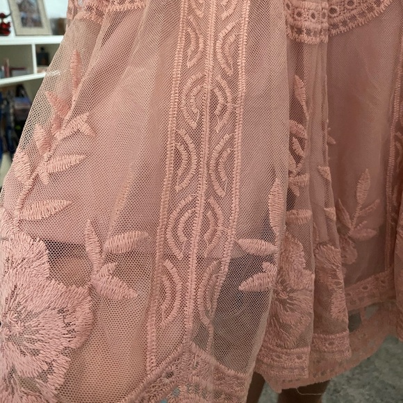 Pink lace romper - Picture 2 of 5